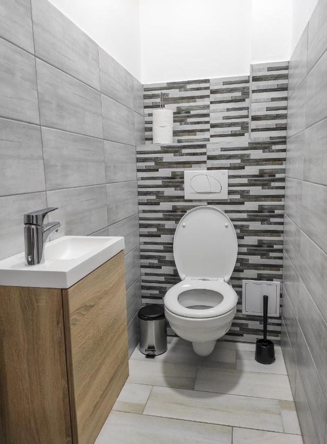 Trika Apartman Sárvár Exteriör bild