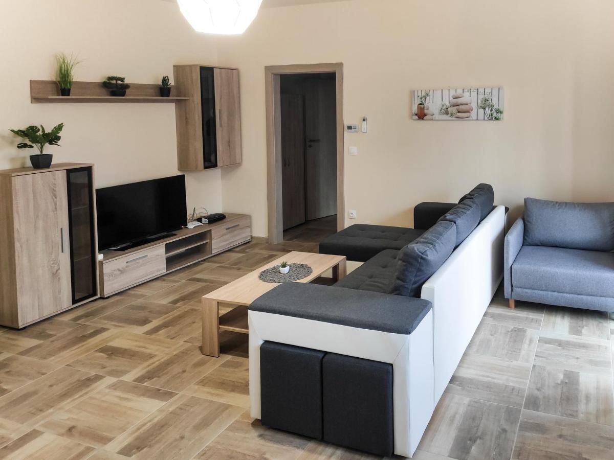 Trika Apartman Sárvár Exteriör bild