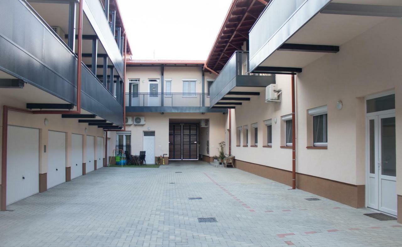 Trika Apartman Sárvár Exteriör bild